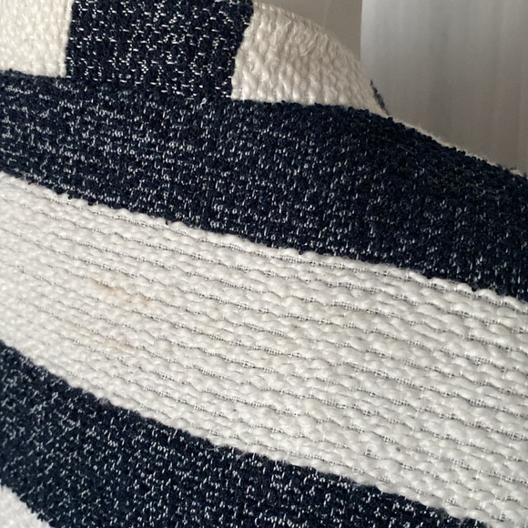 Splendid navy/cream wide strip, textured short blazer! Zip closure Size Medium - Picture 6 of 17